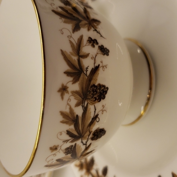 VINTAGE Set of 4 Wedgwood Autumn Vine Cup (2.5" x 3") and Saucer (6"diam) Tea - Picture 4 of 8